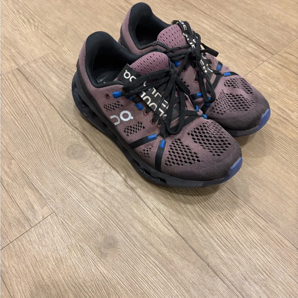 On Running Women’s Purple and Black Athletic Shoes + Laces - Picture 1 of 5
